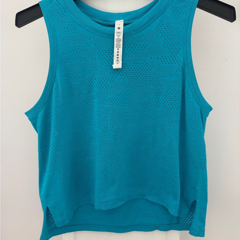 LULULEMON- Perforated Cropped Tank (size 4)